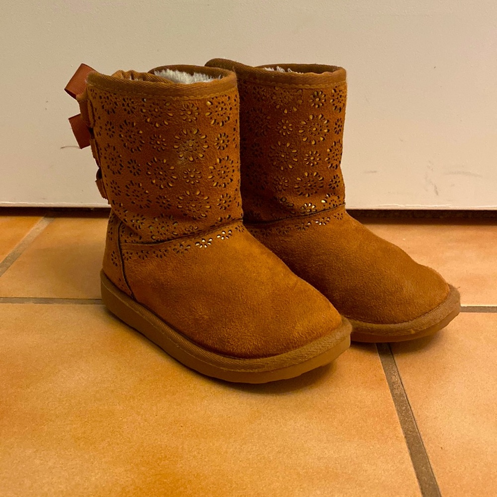 Super cute boots with laser cut gold design size 12